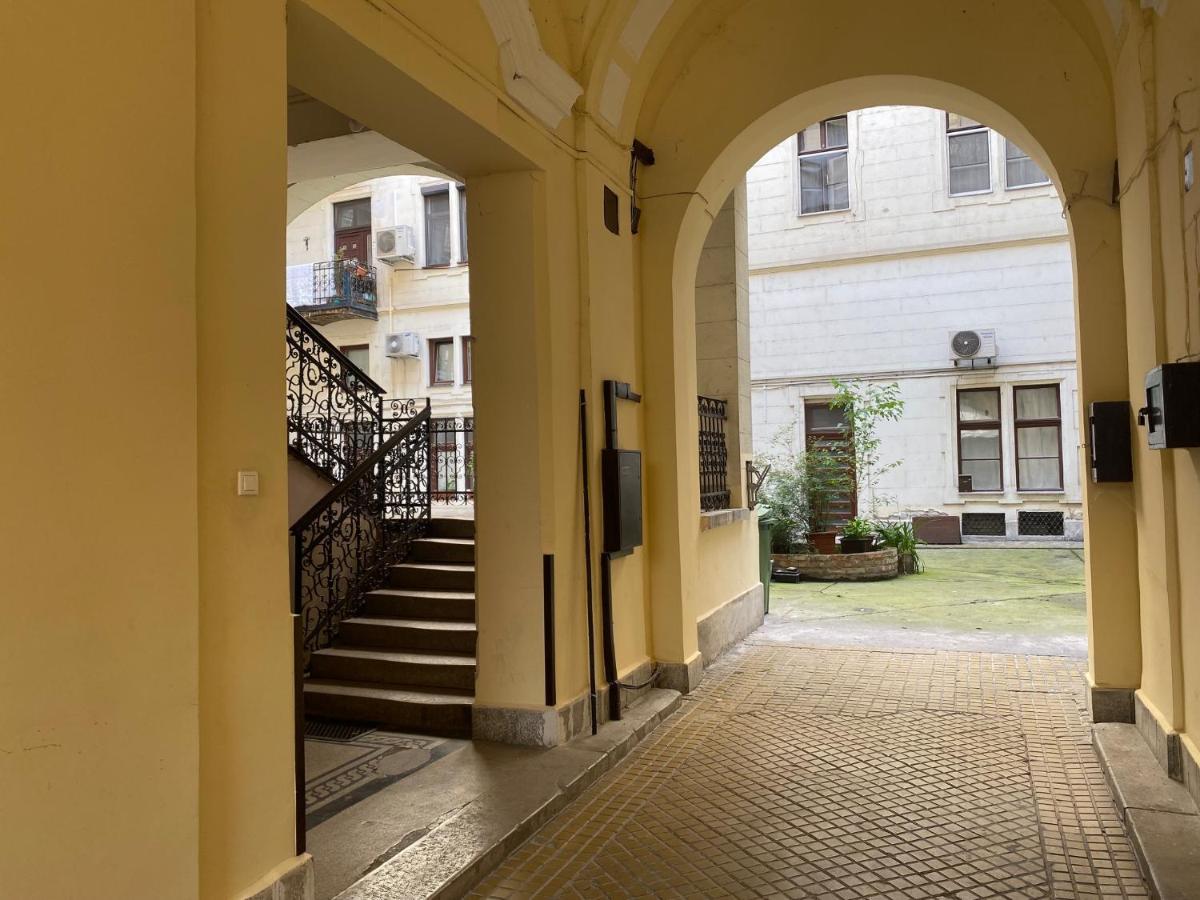 Urban Haven - 3 Beds, 3 Baths, Free Parking, Near Market Apartament Budapeszt