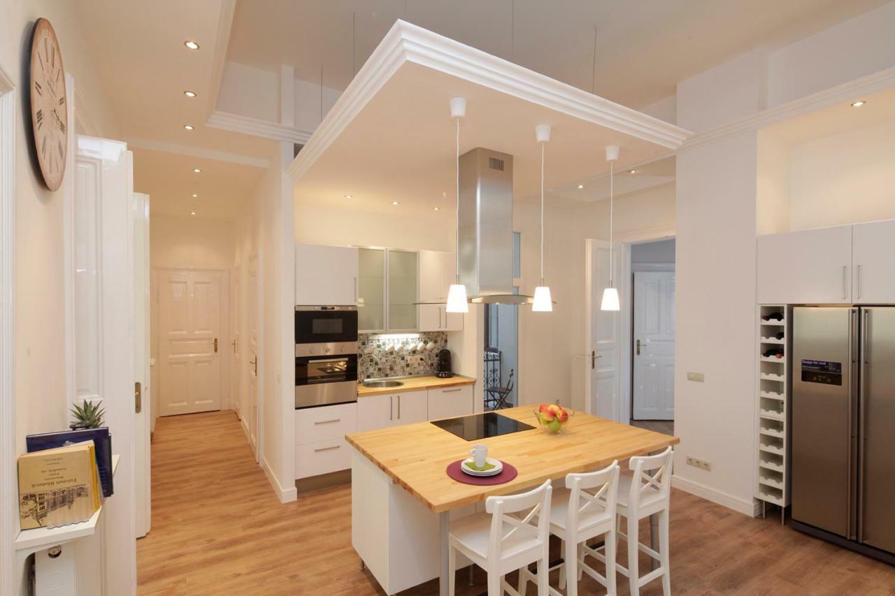 Appartement Urban Haven - 3 Beds, 3 Baths, Free Parking, Near Market *
