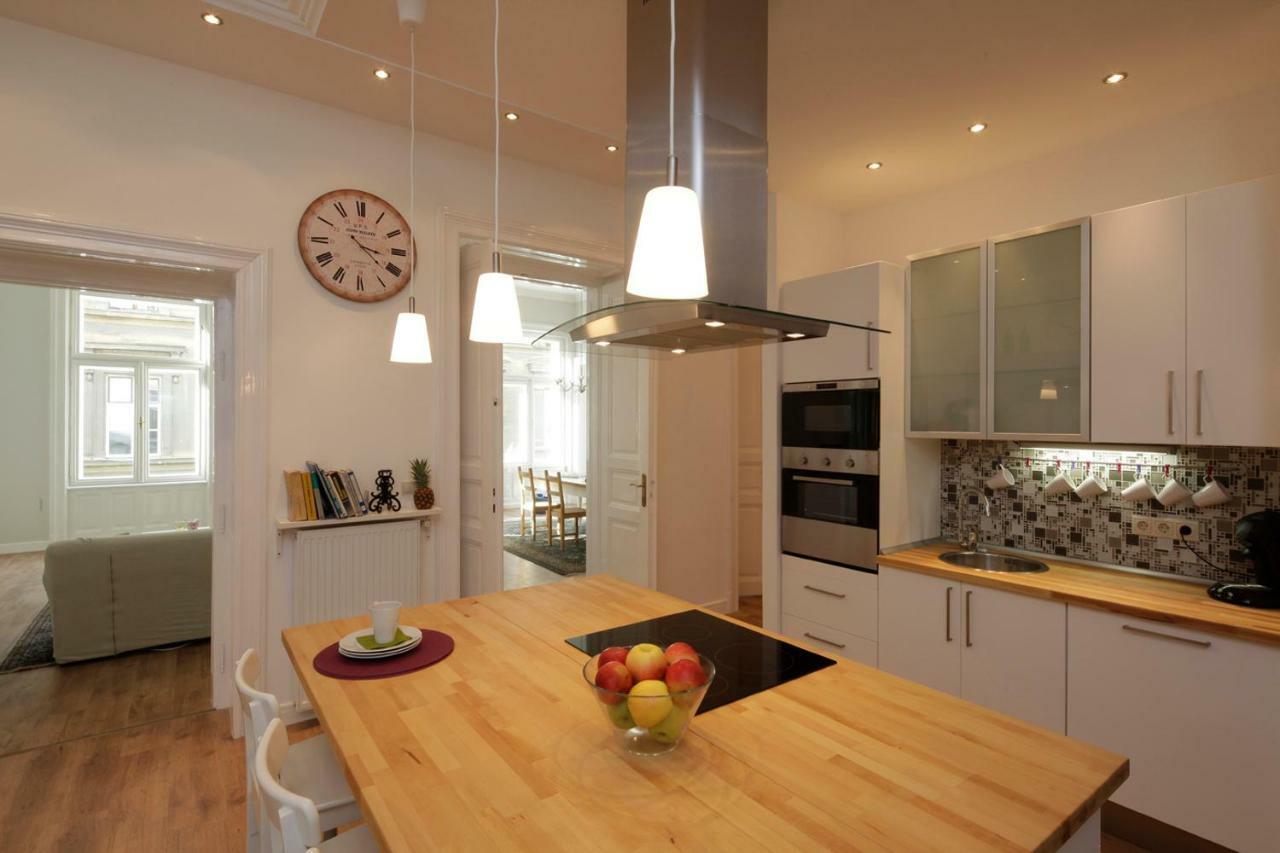 Urban Haven - 3 Beds, 3 Baths, Free Parking, Near Market Appartement