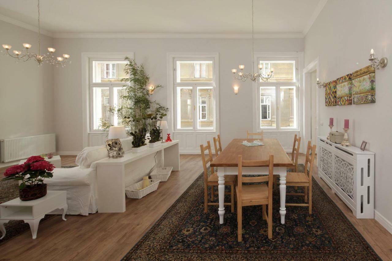 Appartement Urban Haven - 3 Beds, 3 Baths, Free Parking, Near Market Budapest