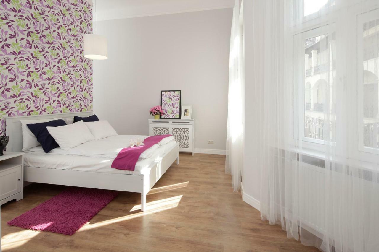 Urban Haven - 3 Beds, 3 Baths, Free Parking, Near Market Appartement