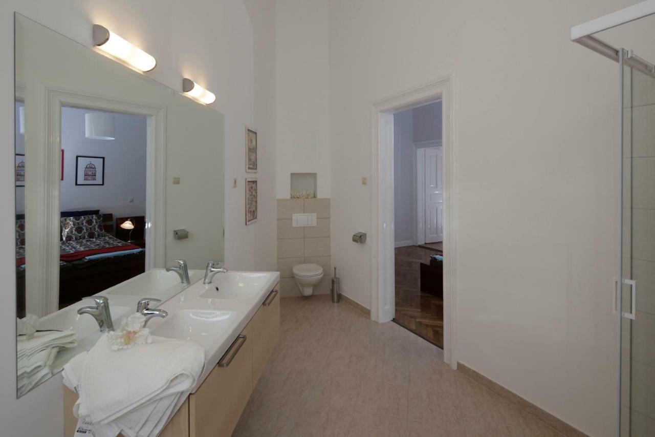 Urban Haven - 3 Beds, 3 Baths, Free Parking, Near Market Appartement