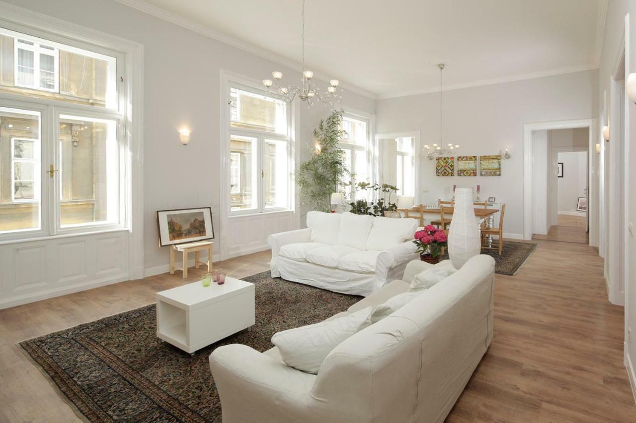 Urban Haven - 3 Beds, 3 Baths, Free Parking, Near Market Appartement *